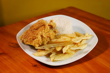 comida rapida , papas fritas , pollo frito.comida

