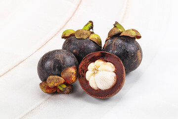Fototapeta premium Sweet purple organic tropical mangosteen