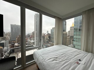 room with 360 view of manhattan
