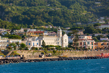 Isola di Ischia. Forio, Ischia ponte e il porto, un mare e un paesaggio marino nella provincia di Napoli.