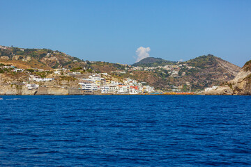 Isola di Ischia. Forio, Ischia ponte e il porto, un mare e un paesaggio marino nella provincia di...