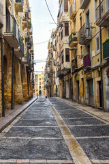 Obraz premium narrow street in the ancient city of Tarragona, Spain
