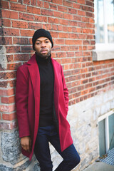 Obraz premium Fashion portrait of black man in city in modern spring or fall season outfit.