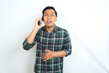 asian man feel stomach ache while talking on smartphone, maag, unhealthy, isolated on white background