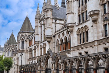 Obraz premium Ornate Victorian gothic architecture of the Royal Courts of Justice in London