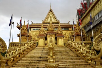 Golden Temple - Phnom Penh