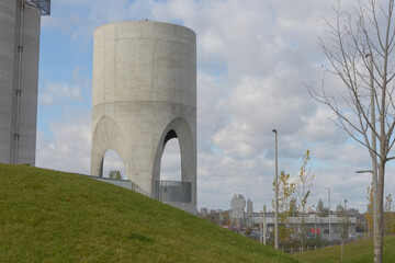 Naklejka premium concrete watchtower structure at Leslie Lookout Park located at 12 A Leslie Street near the downtown Port Area in Toronto, Canada