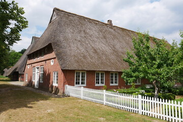 Fototapeta premium Bauernhaus im bäuerlichen Freilichtmuseum Molfsee