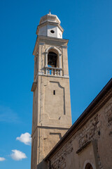 Glockenturm der romanischen Pfarrkirche San Nicolò in Lazise, Provinz Verona, Region Venetien, Italien