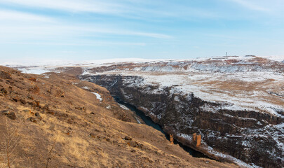Ani Ruins in Kars are on the UNESCO World Heritage list. It was home to the Seljuks. It contains churches, mosques and houses. It is open to visitors as a museum.