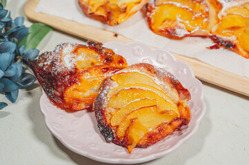 ぎょうざの皮のアップルパイ