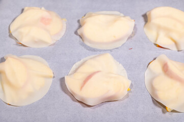 餃子の皮でアップルパイ作り