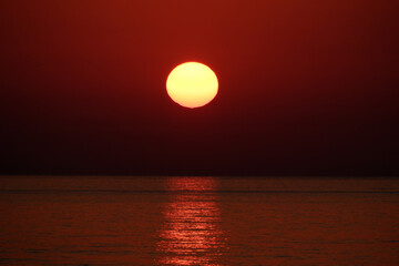Fototapeta premium Sunset over the sea. Sunset on the beach