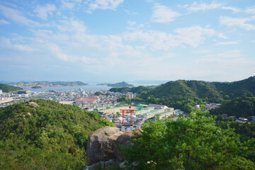 Obraz premium 天空の鳥居