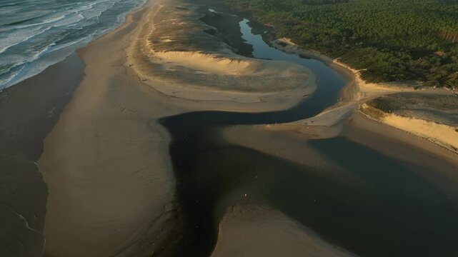 Le courant d'Huchet &agrave; L&eacute;on dans le d&eacute;partement des Landes