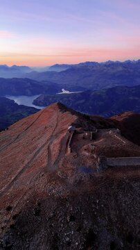 Fort de dormillouse au dessus du lac de serre pon&ccedil;on dans les hautes alpes