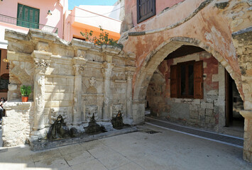 La fontaine de Rimondi dans la vieille ville de Réthymnon en Crète