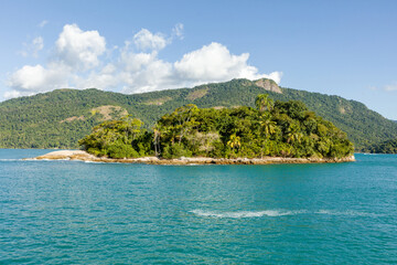 Naklejka premium View of an island in the bay of Angra dos Reis in Rio de Janeiro, Brazil, turquoise sea and blue sky