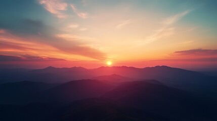 Obraz premium Beautiful sunset lighting up the mountain peaks in vibrant colors.