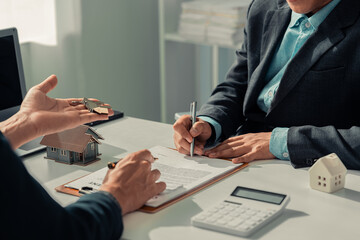 Customers who agree to sign a rental contract By explaining the details and rental conditions. Home...