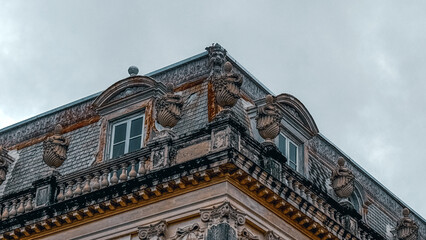 Fototapeta premium Detalles en el techo de las casas gemelas de paseo de montejo en Mérida