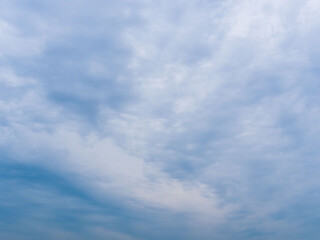 Obraz premium 深まる秋の曇り空20