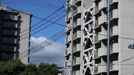Building supports in Japan that function as disaster mitigation such as earthquakes, its become a safety support