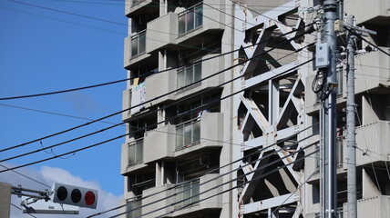 Building supports in Japan that function as disaster mitigation such as earthquakes, its become a safety support