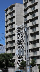 Building supports in Japan that function as disaster mitigation such as earthquakes, its become a safety support