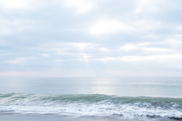 Fototapeta premium 北海道の早朝の海と天使の梯子