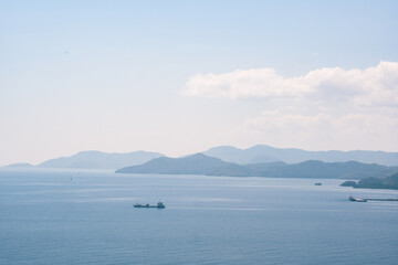 インドネシアのきれいな海に浮かぶボート
