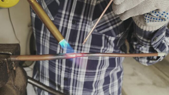 soldering copper pipes with a gas 