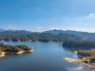 Obraz premium Late autumn scenery of Heaven Lake, Jiuzi River, Luotian, China