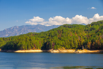 Fototapeta premium Late autumn scenery of Heaven Lake, Jiuzi River, Luotian, China