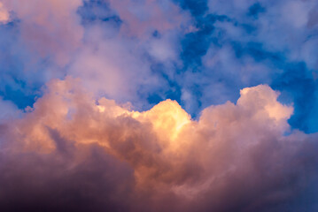 Obraz premium bright Colors of the sunset with Warm and Cool Tones of the Evening Sky