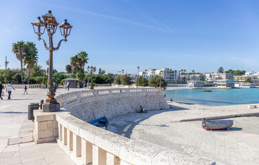 Otranto ist eine historische Hafenstadt in der Region Apulien im Süden Italiens, bekannt für ihre strategische Lage als östlichster Punkt Italiens und ihre reiche kulturelle Geschichte. 