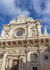 Lecceser Barock in Vollendung – die Basilica Santa Croce. Lecce, eine malerische Stadt in Apulien...