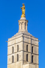 Vierge dorée au sommet de la cathédrale des doms, Avignon, France
