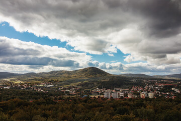 Pejzaż, widok na g&oacute;ry i okolicę