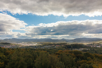 Pejzaż, widok na g&oacute;ry i okolicę