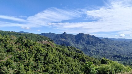 Obraz premium landscape mountain views and blue skies covered with clouds