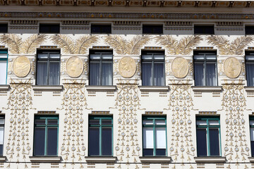 Fototapeta premium Linke Wienzeile or Medaillon House designed by Otto Wagner in 1898, an art nouveau redidential building. Vienna. Austria.