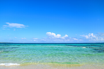 Fototapeta premium 日本にある沖縄宮古島のとても美しい海の風景