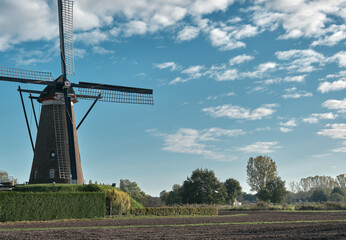 Obraz premium historic windmill de Roosdonck in rural Nuenen