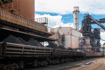 Obraz premium Nizhny Tagil, Sverdlovsk region, Russia - August 14, 2024: Loaded railway wagons at a metallurgical enterprise
