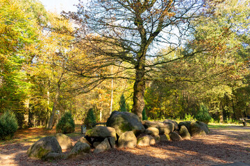 altheidnisches Steinkammergrab in Deutschland, NRW, Heiden, bei sonnigem Wetter