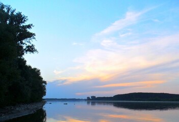tramonto sul fiume