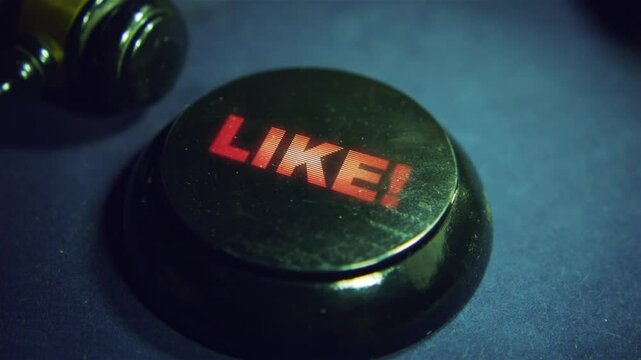 Judge's gavel strike and Like text