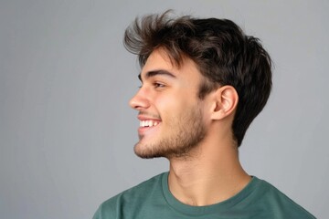 Obraz premium Closeup profile of attractive man with neat hair and smile