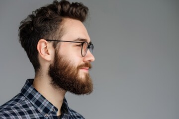 Obraz premium Handsome reliable manager with neat beard and glasses.